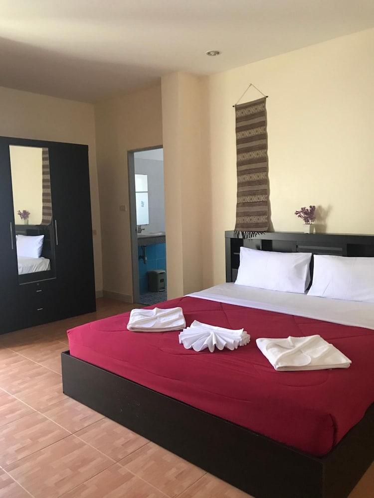 Patong Green Mango Guesthouse מראה חיצוני תמונה